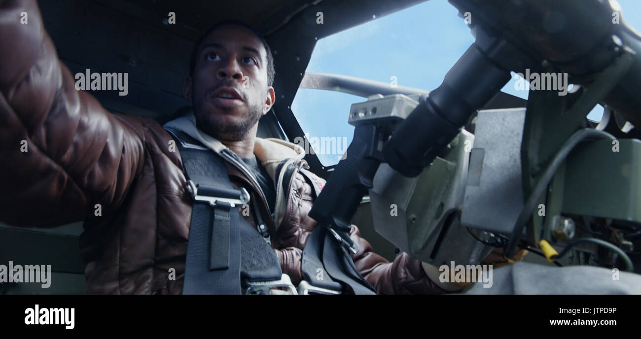 DATE DE SORTIE : Avril 14, 2017 Title : Le sort de la Furious STUDIO : Universal Pictures Réalisateur : F. Gary Gray Résumé : Quand une femme mystérieuse séduit dans le monde de Dom le crime et d'une trahison de ses proches, l'équipage des épreuves qui mettront à l'épreuve comme jamais auparavant avec : Vin Diesel, Jason Statham, Dwayne Johnson. Image Crédit : © Universal Pictures/photos) Banque D'Images