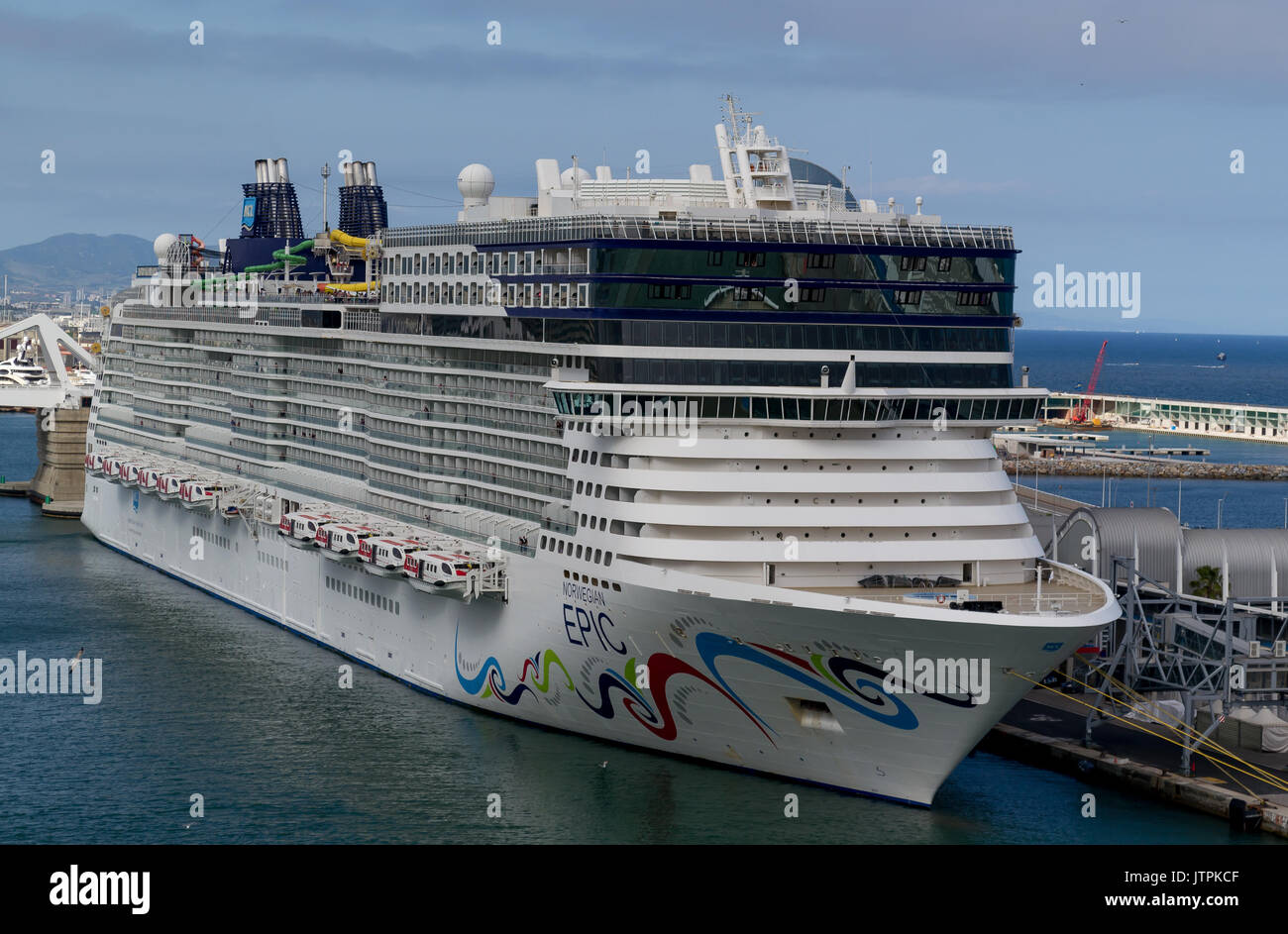 Norwegian Epic, Norwegian Cruise Line - Barcelone, Espagne - 07 mai 2017 : bateau de croisière est prêt à partir pour un voyage en Méditerranée de 7 nuits. Banque D'Images