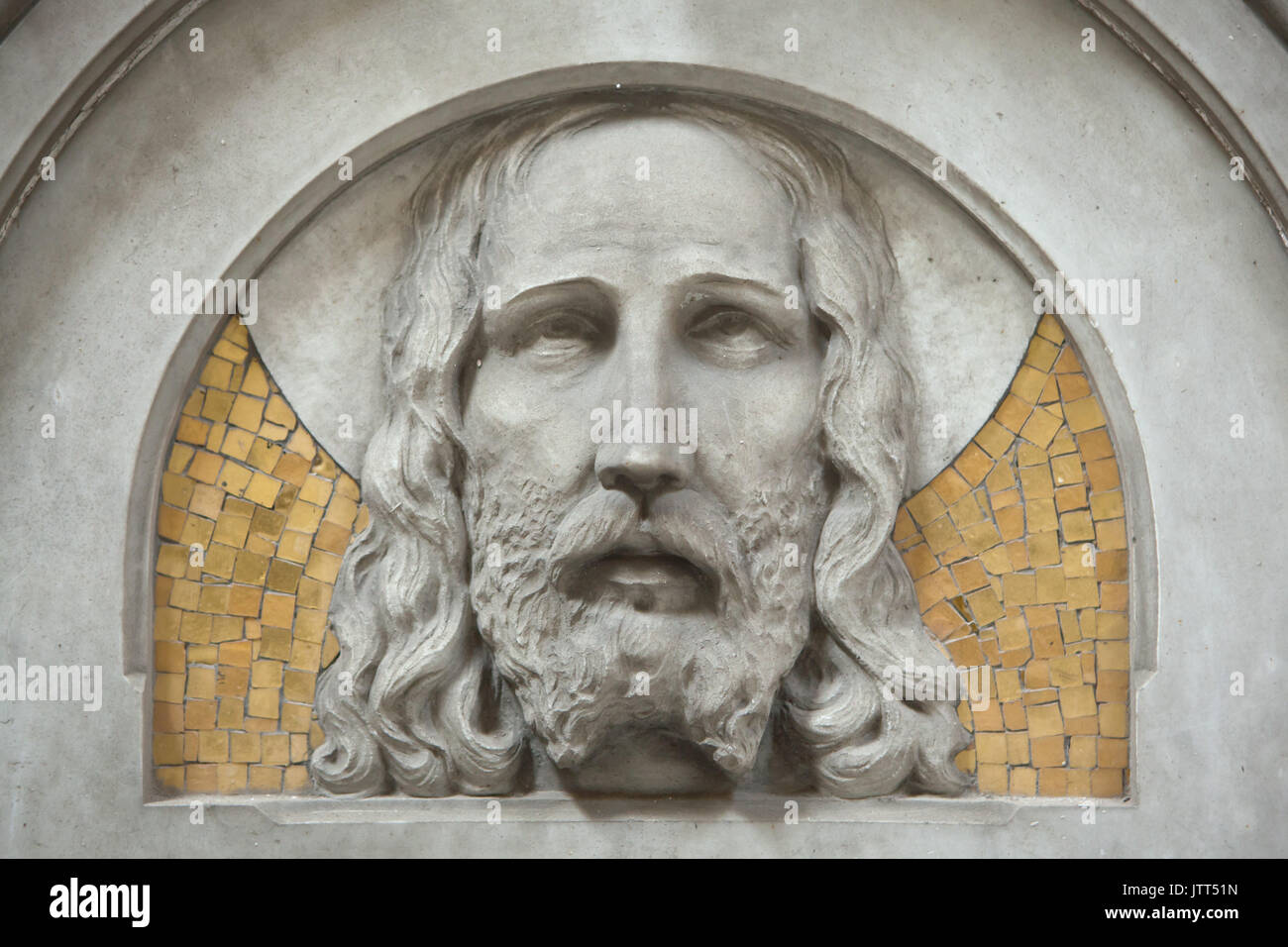 Jésus Christ représenté sur une pierre tombale au Cimetière Monumental Staglieno (Cimitero monumentale di Staglieno) à Gênes, Ligurie, Italie. Banque D'Images