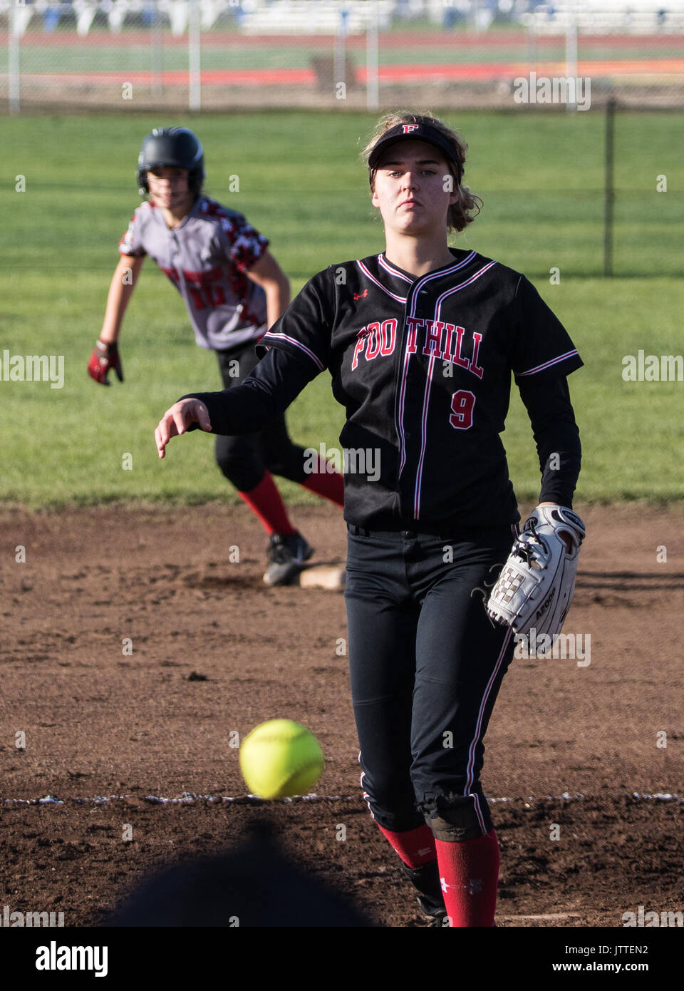 Action de softball avec Foothill vs Chico High School à Chico, Californie. Banque D'Images