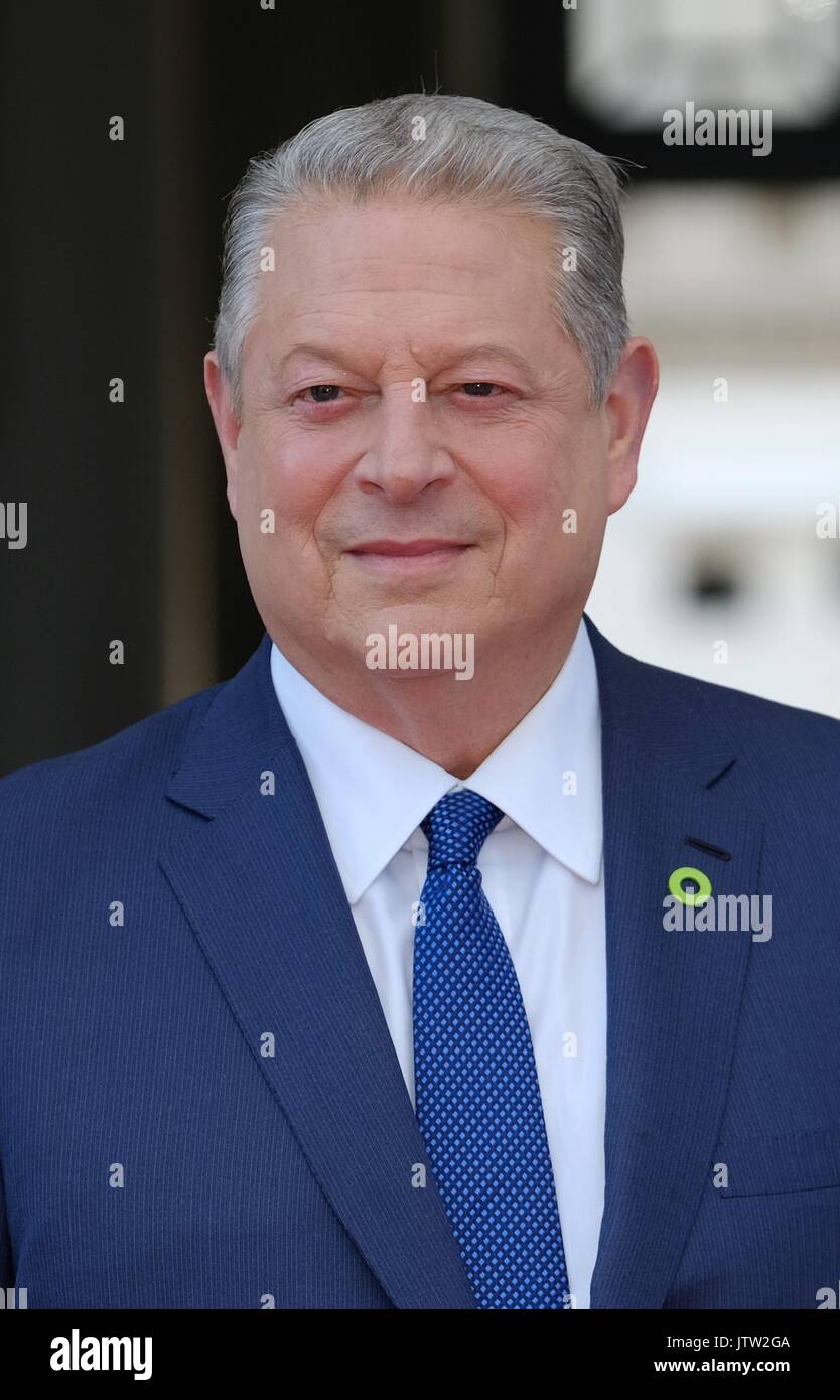 Londres, Royaume-Uni. 10 août, 2017. Ex-vice président Al Gore assiste à la première UK de An Inconvenient Truth To Power suite à Somerset House le 08/10/2017 Credit : Julie Edwards/Alamy Live News Banque D'Images