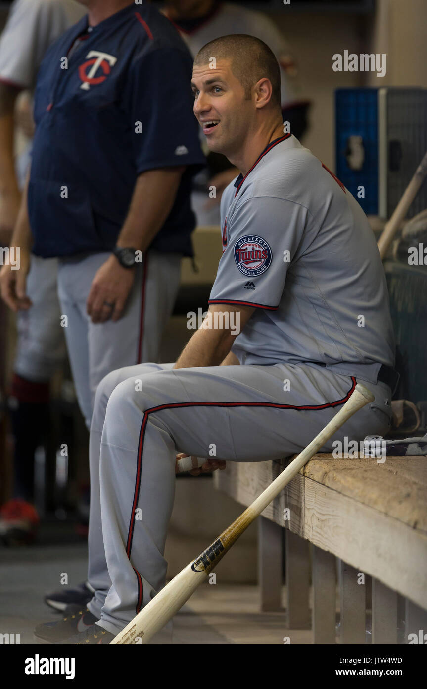 Milwaukee, Wisconsin, États-Unis. 10 août, 2017. Le joueur de premier but des Twins du Minnesota Joe Mauer # 7 se prépare avant le match de la Ligue Majeure de Baseball entre les Milwaukee Brewers et les Twins du Minnesota au Miller Park de Milwaukee, WI. John Fisher/CSM Crédit : Cal Sport Media/Alamy Live News Banque D'Images