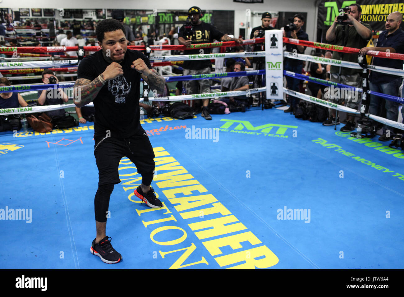 Las Vegas, Nevada, USA. 10 août, 2017. GERVONTA DAVIS effectue un entraînement pendant une journée des médias au Club de boxe Mayweather à Las Vegas, Nevada. Davis se battra Francisco Fonseca dans l'IBF Lightweight Championship Junior à la T-Mobile Arena dans le Nevada le 26 août. Crédit : Joel Angel Juarez/ZUMA/Alamy Fil Live News Banque D'Images