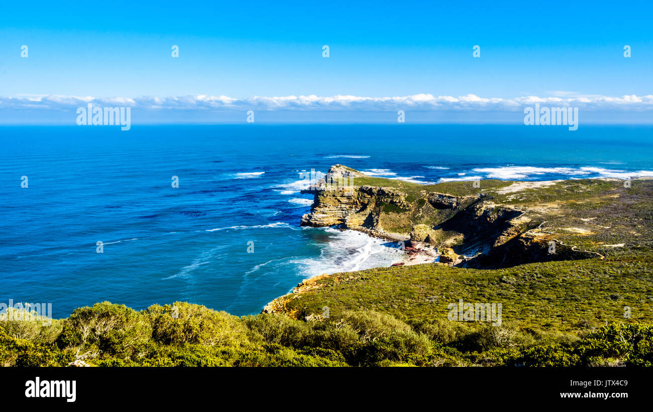 Rochers escarpés et des falaises du Cap de Bonne Espérance du côté de l'Océan atlantique de la péninsule du Cap en Afrique du Sud Banque D'Images