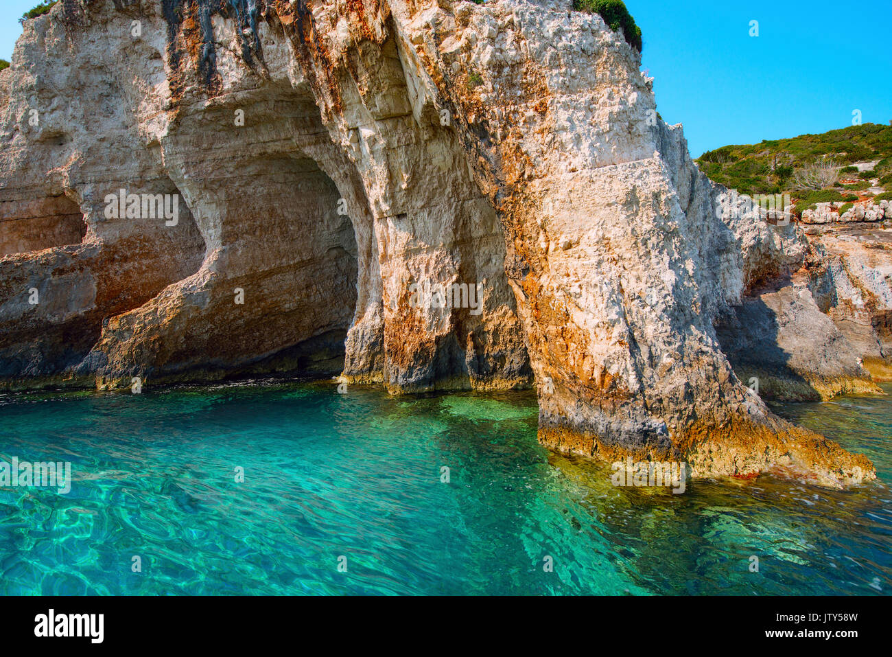 La Grèce, l'île de Zakynthos. L'une des plus belles grottes blue dans le monde. La mer Ionienne. Banque D'Images