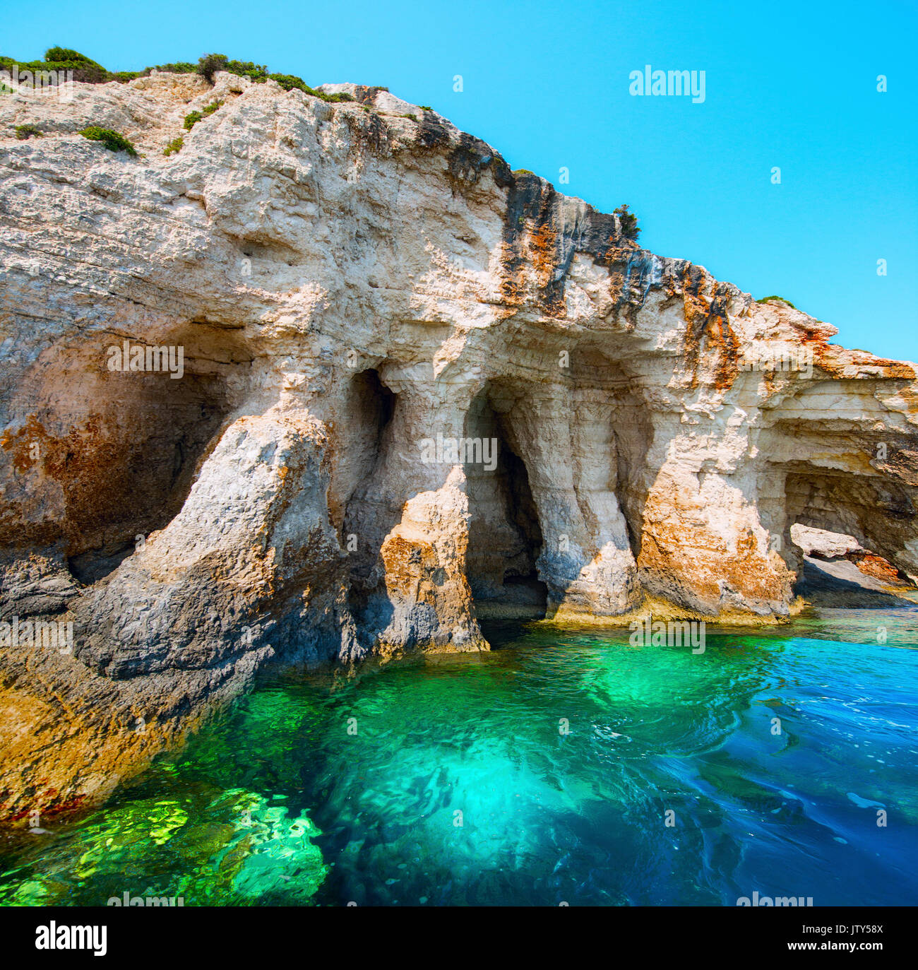La Grèce, l'île de Zakynthos. L'une des plus belles grottes blue dans le monde. La mer Ionienne. Banque D'Images
