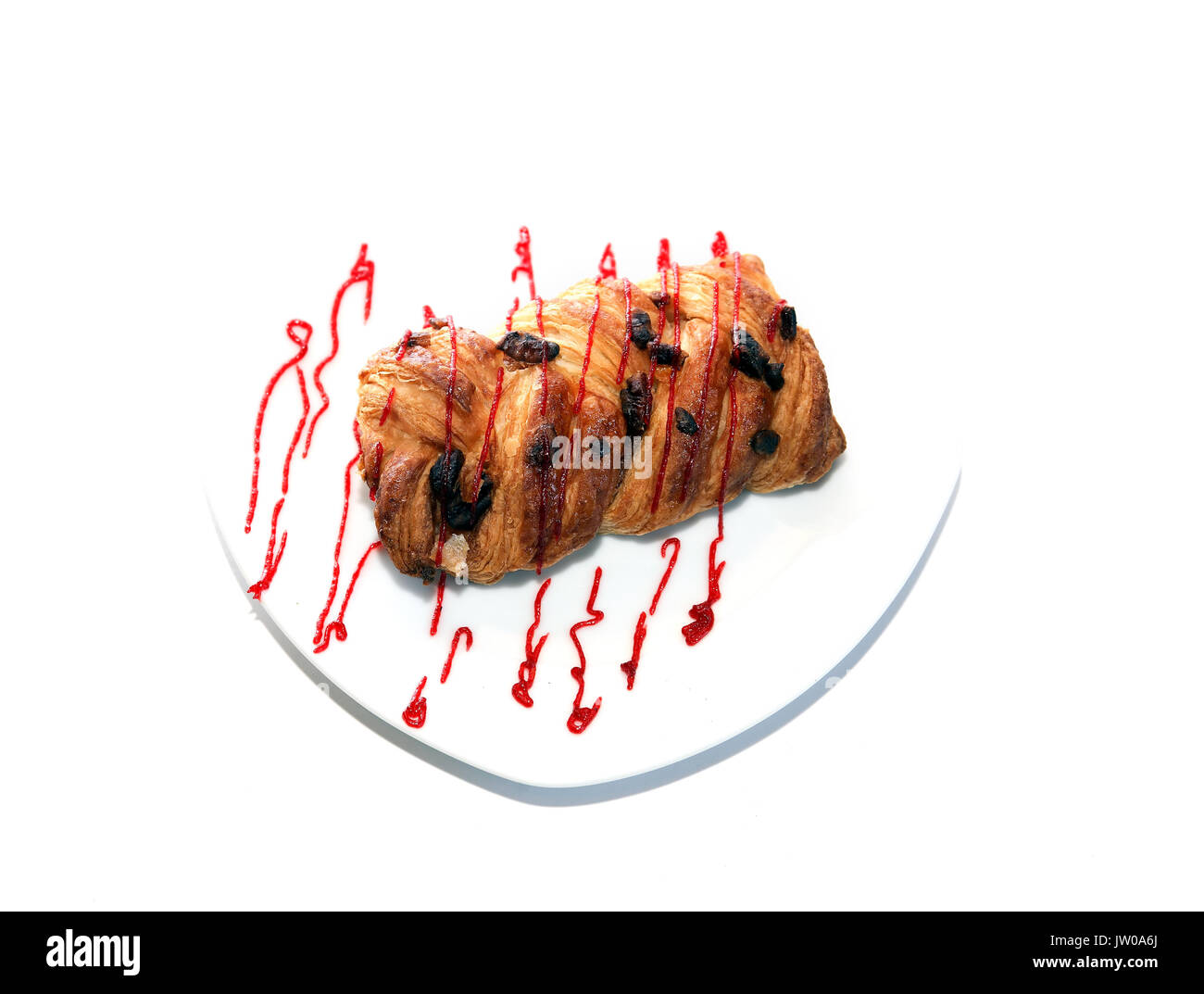 Fraîcheur délicieuse tarte sur plaque contre fond blanc Banque D'Images