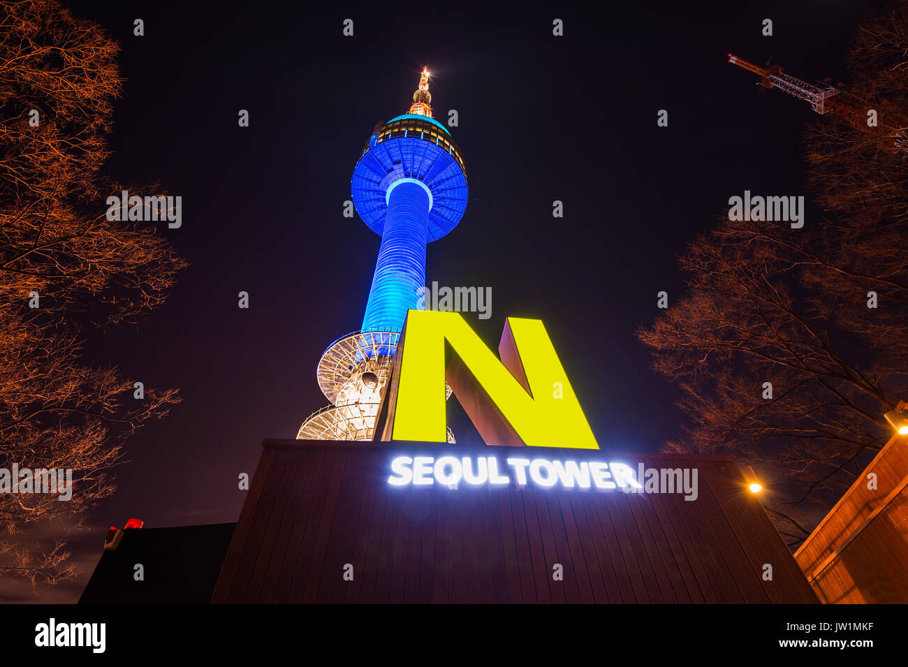 Séoul - le 28 mars : La Tour N de Séoul situé sur la montagne Namsan au centre de Séoul.Photo prise sur Mars 28,2015 à Séoul, Corée du Sud. Banque D'Images