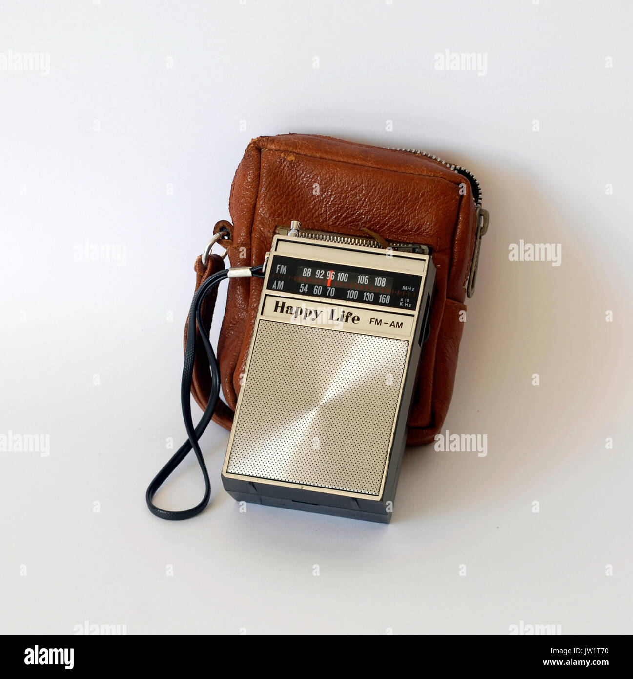 Vintage Transistor Radio vie heureuse à l'état solide, faite à Singapour. Avec une couverture en cuir fabriqué en Espagne Banque D'Images