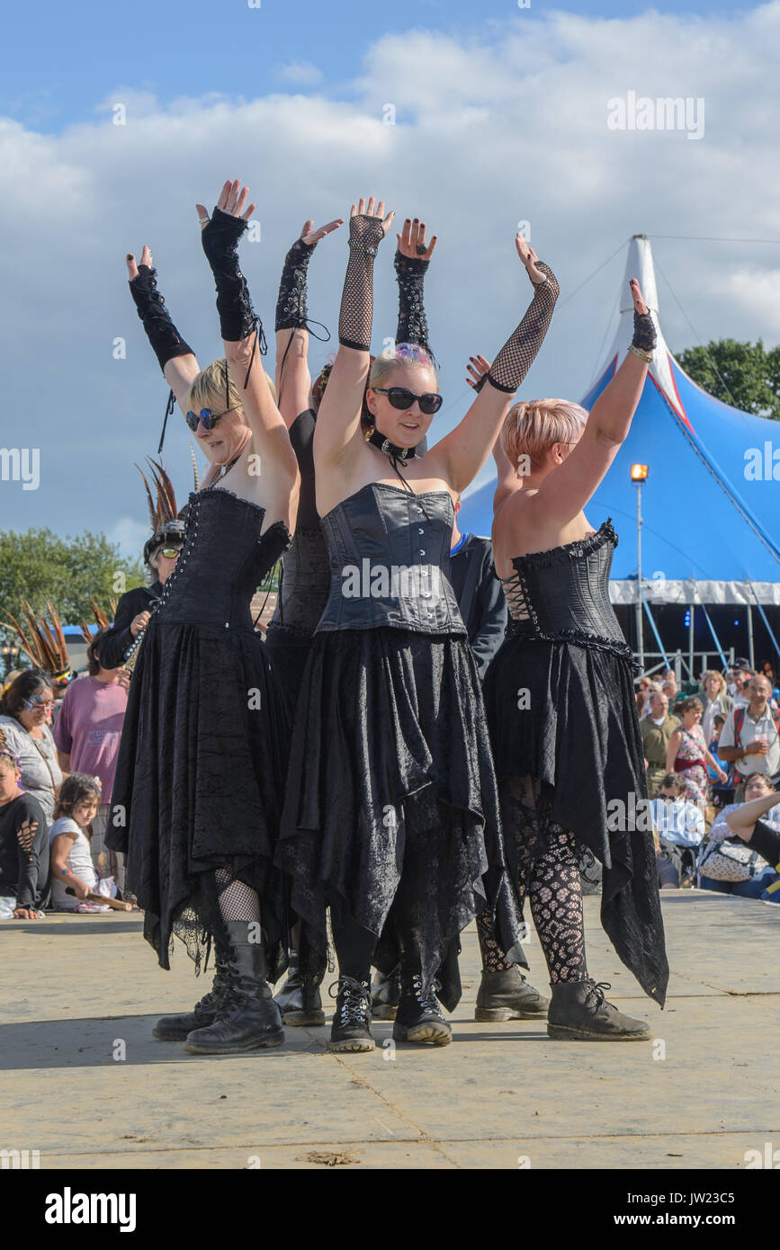 Tête de loup et Vixen Morris, formé en 1995 à Rochester, Kent, ont été l'un des premiers groupes directement influencé Border Morris équipes dans le Royaume-uni . Wol Banque D'Images