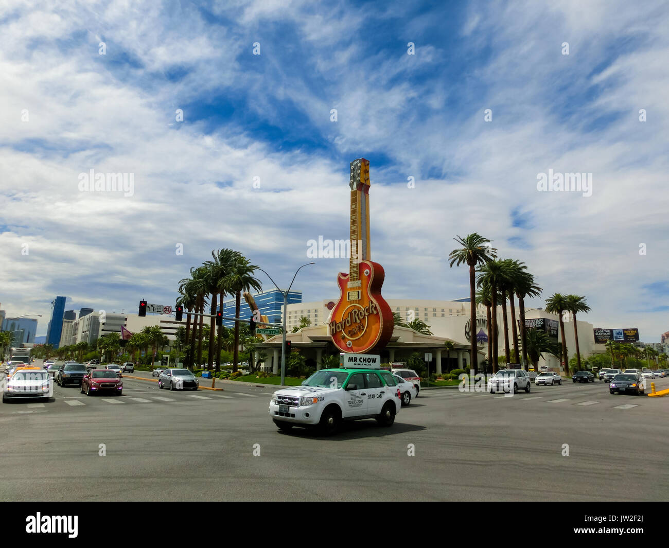 Las Vegas, États-Unis d'Amérique - 06 mai 2016 : guitare à l'entrée de Hard Rock Cafe sur Paradise Road. Banque D'Images