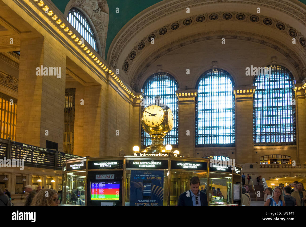 La célèbre horloge sur le stand d'information à Grand Central Station sur la 42e Rue à New York City Banque D'Images