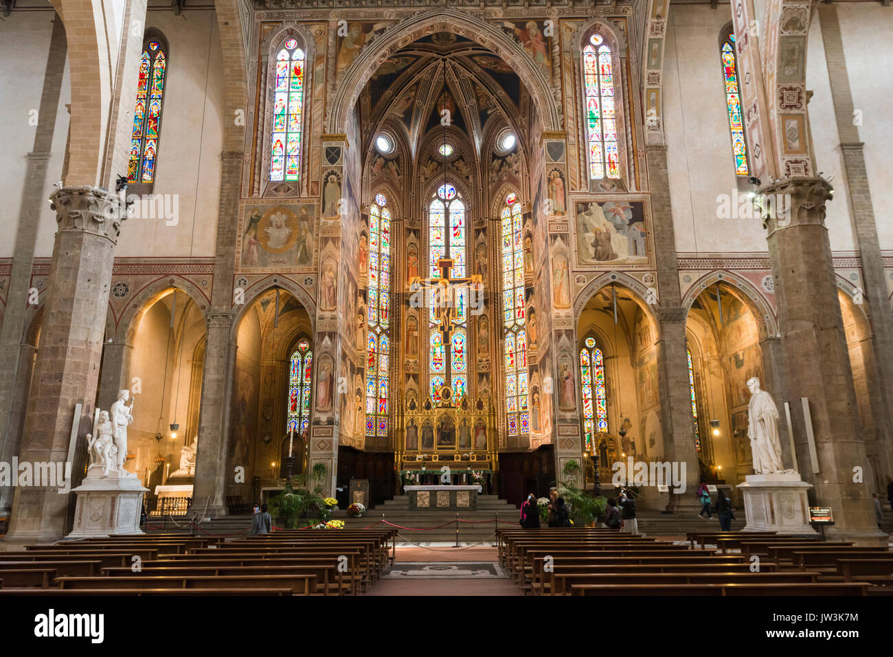 Une vue intérieure de l'ancienne basilique de Santa Croce (Basilique de la Sainte Croix) à Florence, Italie Banque D'Images Une vue intérieure de l'ancienne basilique de Santa Croce (Basilique de la Sainte Croix) à Florence, Italie Banque D'Images