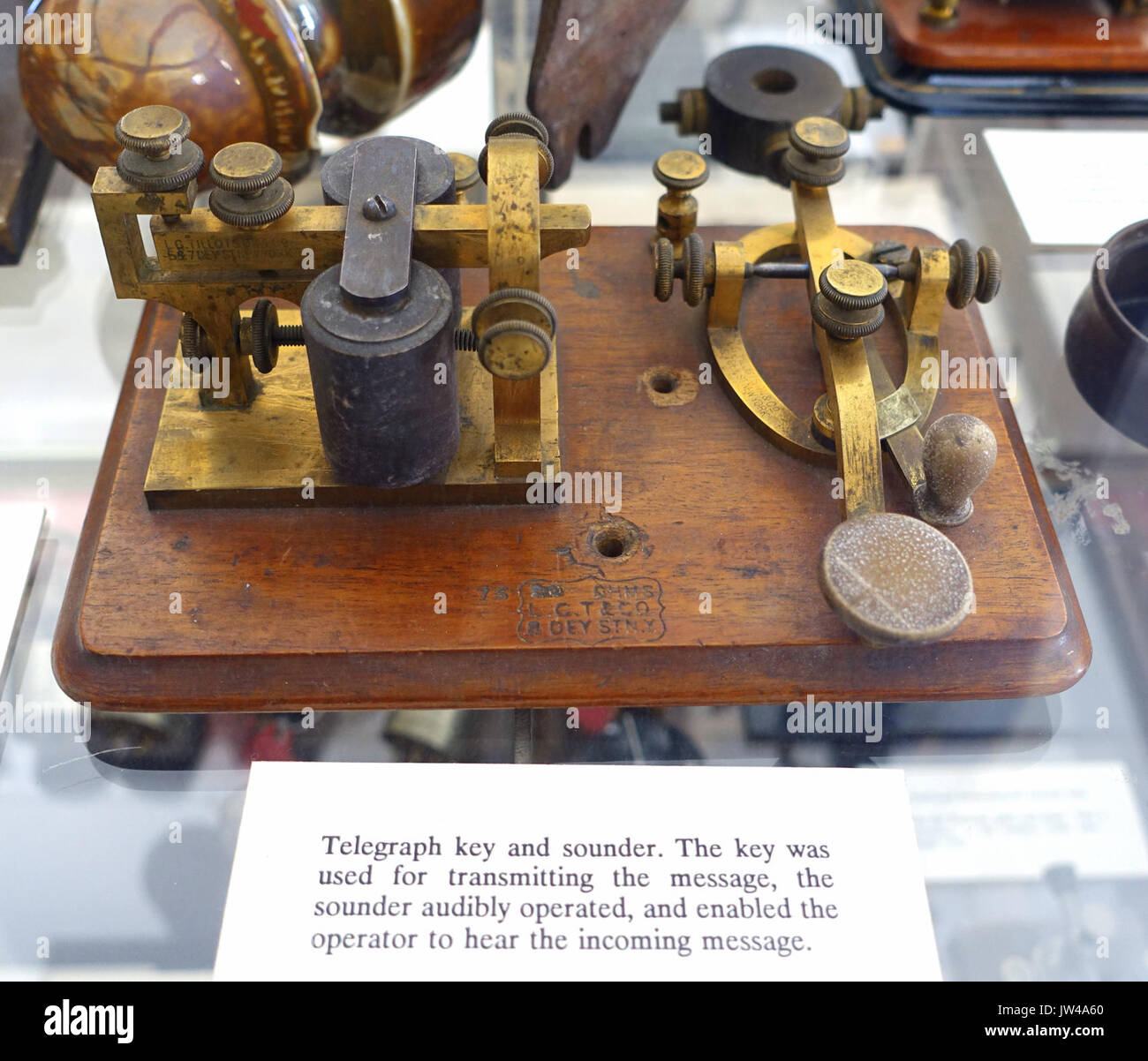 Telegraph key et sirène, L C T (L C Tillotson) et Co , 8 Dey Street, NY Musée de Bennington Bennington, VT DSC08636 Banque D'Images