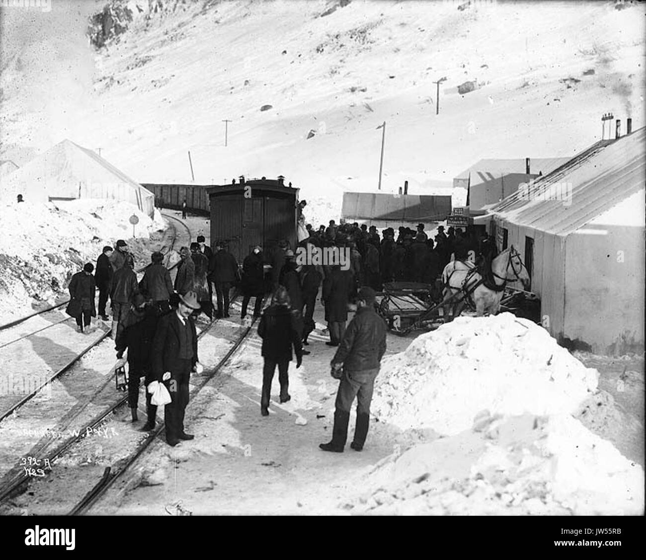 White Pass & Yukon Railroad Station et train à Bennett (Colombie-Britannique), ca 1899 (HEGG 222) Banque D'Images