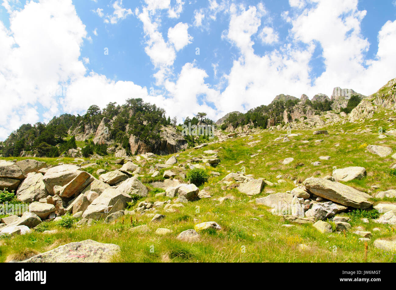 Colomers lacs dans les Pyrénées catalanes, en Espagne. La partie du Parc Nacional d'Aigüestortes i Estany de Sant Maurici Banque D'Images