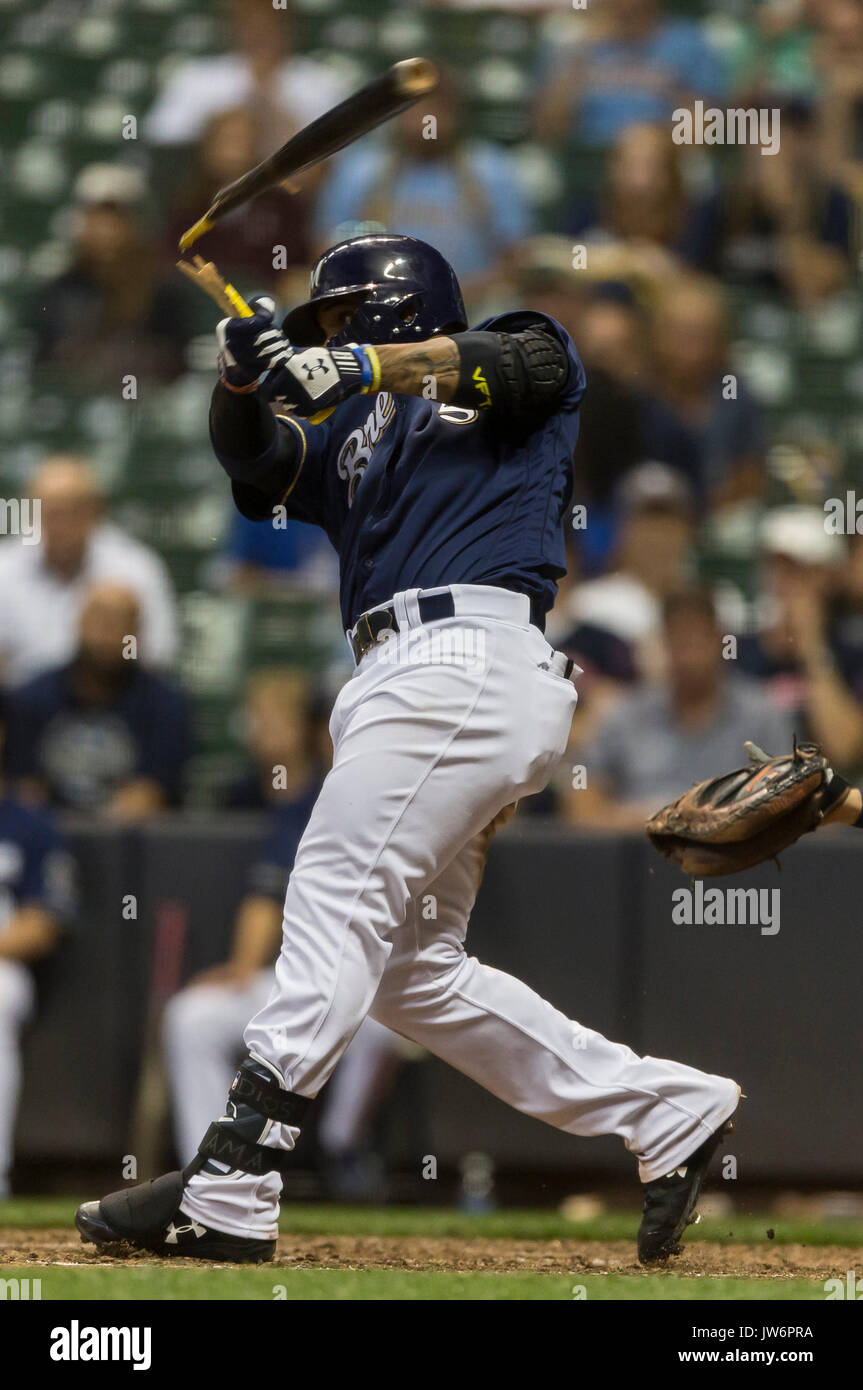 Milwaukee, Wisconsin, États-Unis. 10 août, 2017. Le deuxième but des Milwaukee Brewers Jonathan Villar # 5 brise son bat comme il le motif de la dernière hors du jeu dans le jeu de la Ligue Majeure de Baseball entre les Milwaukee Brewers et les Twins du Minnesota au Miller Park de Milwaukee, WI. John Fisher/CSM Crédit : Cal Sport Media/Alamy Live News Banque D'Images