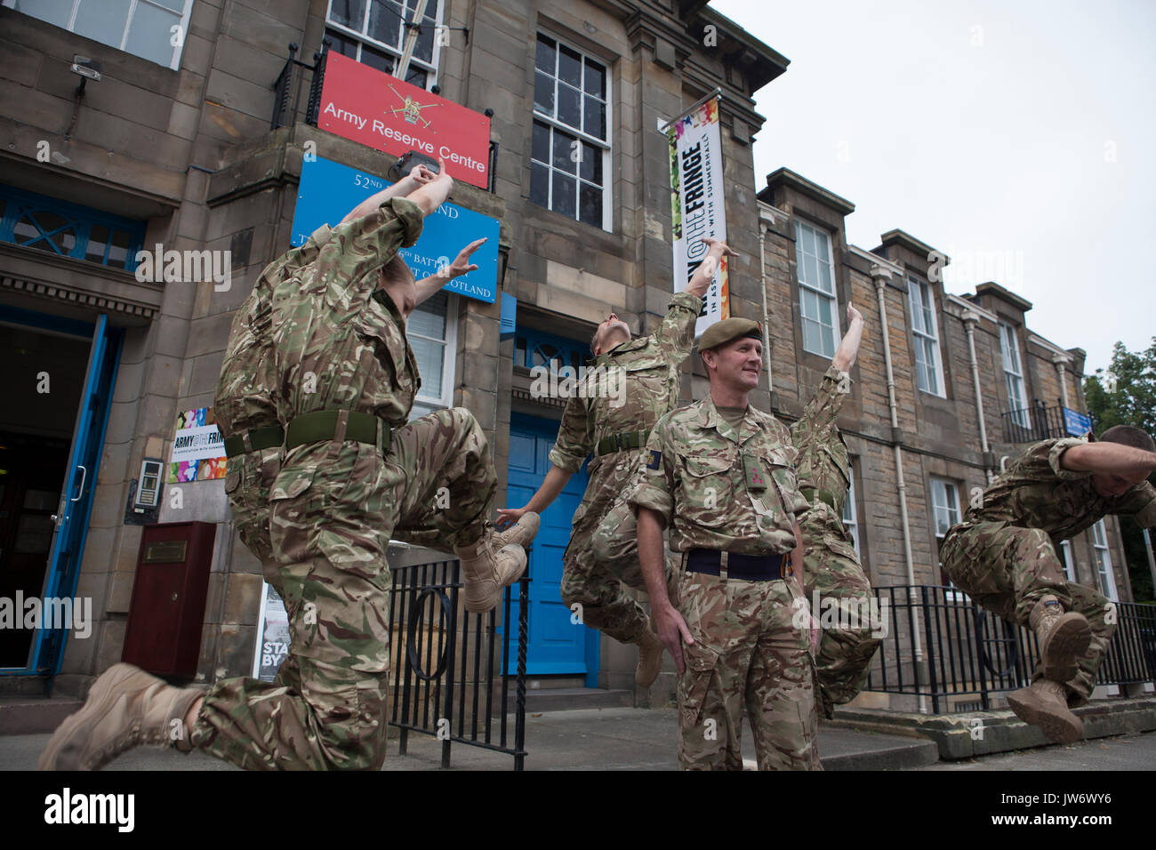 Édimbourg, Écosse 11 août. Chef de l'armée en Ecosse se félicite de performances pour Nouveau lieu Fringe. (Lieu) le Brigadier 210 Gary Deakin a salué les artistes interprètes ou exécutants à l'histoire Hepburn maison pour l'ouverture de l'armée, pour la première fois, un lieu du Festival Fringe d'Édimbourg. Édimbourg . Pako Mera/Alamy Live News Banque D'Images