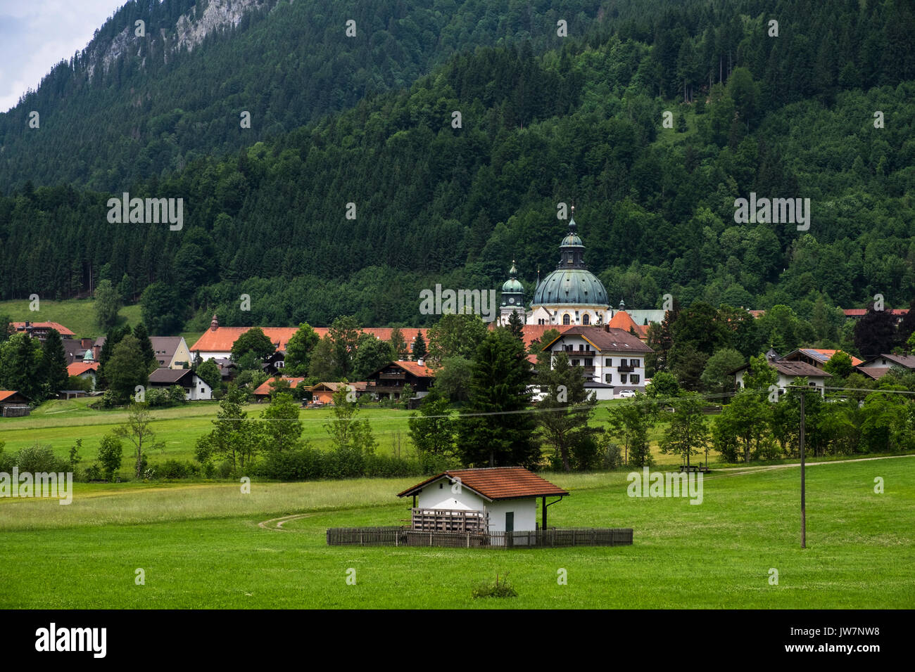 Monastère, Kloster Ettal, dans une vallée entourée de forêts, Bavière, Allemagne Banque D'Images