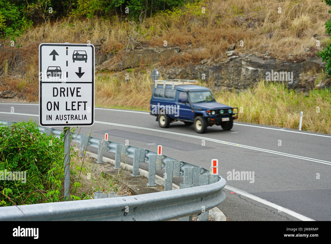 Les conducteurs d'avertissement des panneaux routiers à conduire à gauche en Australie. Banque D'Images