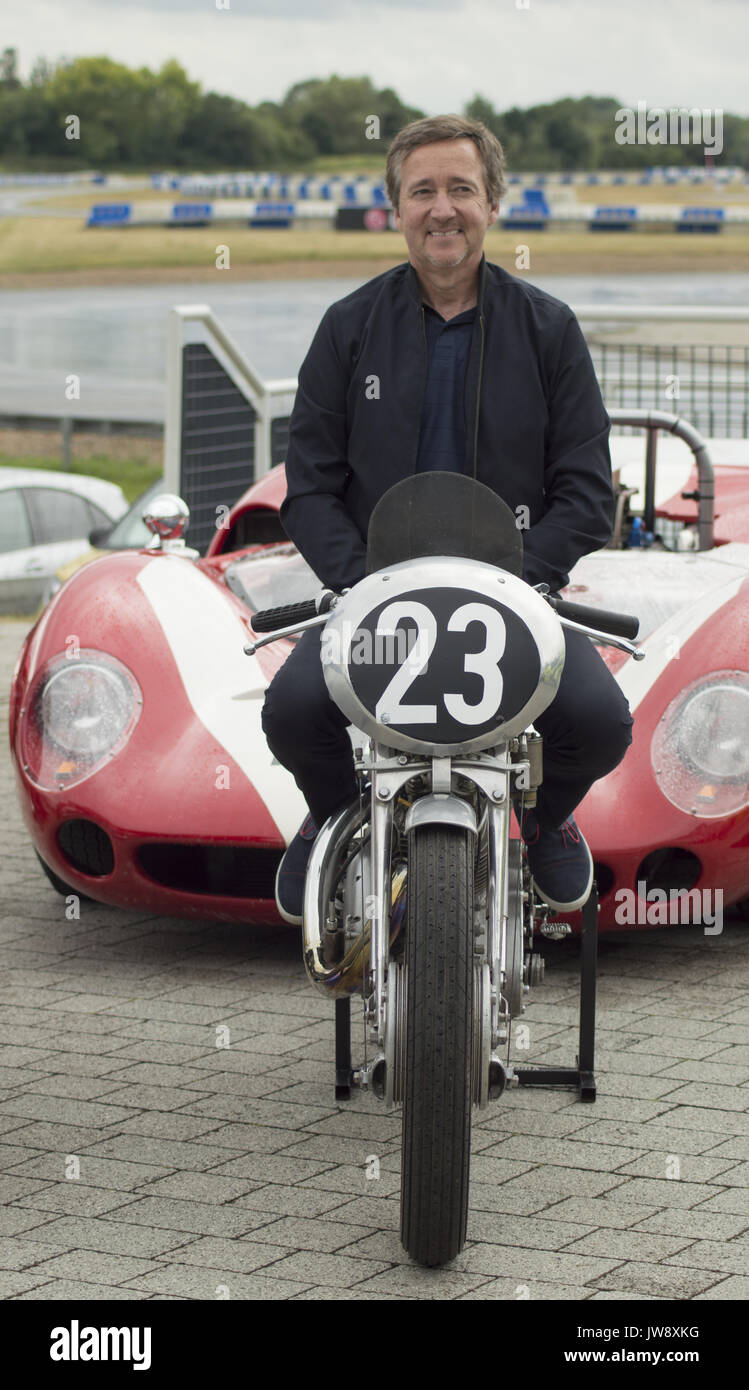 Henry Surtees Foundation Charity Day - Photocall étoile de 2 et 4 roues se sont réunis pour la Fondation Henry Surtees Karting l'équipe de défi. Y compris le Champion du Monde de F1 Damon Hill OBE, 5 fois vainqueur du Mans Derek Bell MBE, Freddie Spencer nous Road Racer, le seul gagnant de TT's sur les deux 2 et 4 roues Stuart Graham aussi se joindre à eux est le PDG de Norton Motorcycles Stuart Garner. La journée a été supervisé par le regretté John Surtees fille Leonora Surtees avec : Freddie Spencer Où : Weybridge, Royaume-Uni Quand : 11 Jul 2017 Crédit : Paul Taylor/WENN.com Banque D'Images