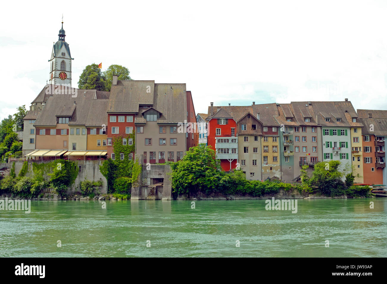 Vue sur la belle ville frontière Rheinfelden, Suisse. Banque D'Images