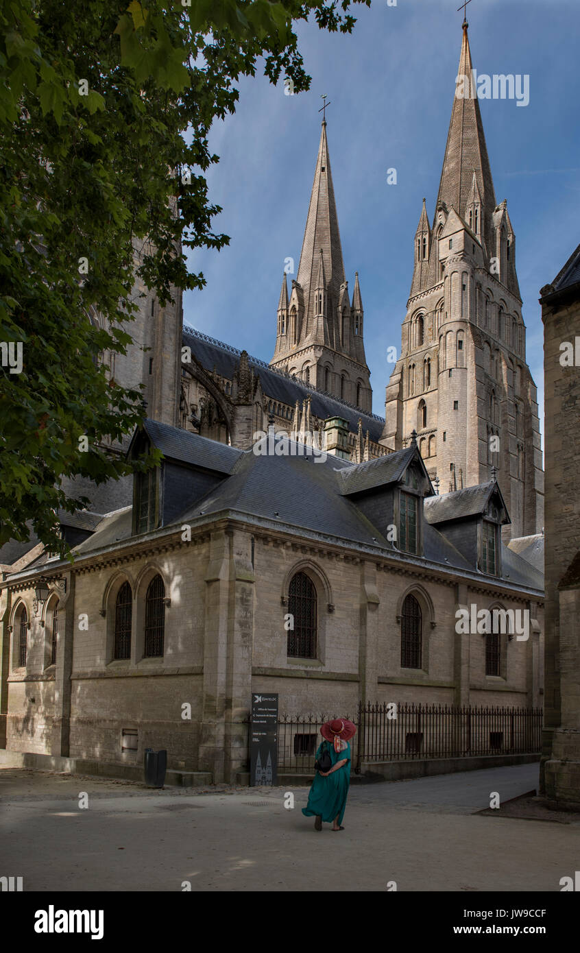 La cathédrale de Bayeux, Bayeux, Calvados, Normandie, France. Août 2017 La cathédrale de Bayeux, aussi connue sous le nom de Cathédrale Notre-Dame de Bayeux Cathédrale Notre-Dam Banque D'Images