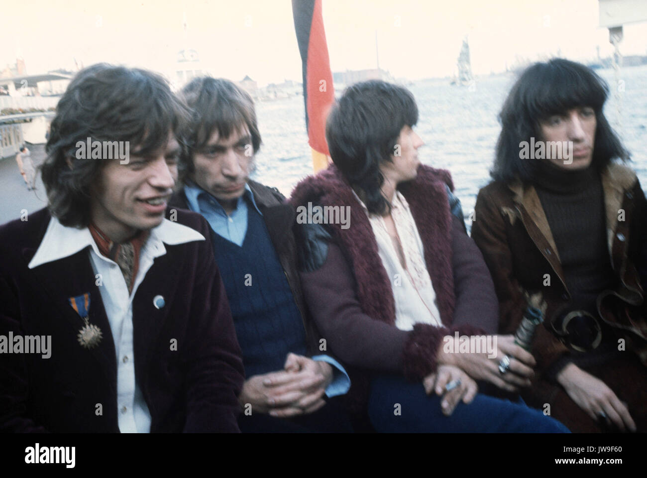 (L-r) : Mick Jagger, Keith Richards, Charlie Watts et Bill Wyman. Les Rollings Stones à Hambourg (Allemagne) en septembre 1970 au cours d'une conférence de presse sur un bateau. Dans le monde d'utilisation | Banque D'Images