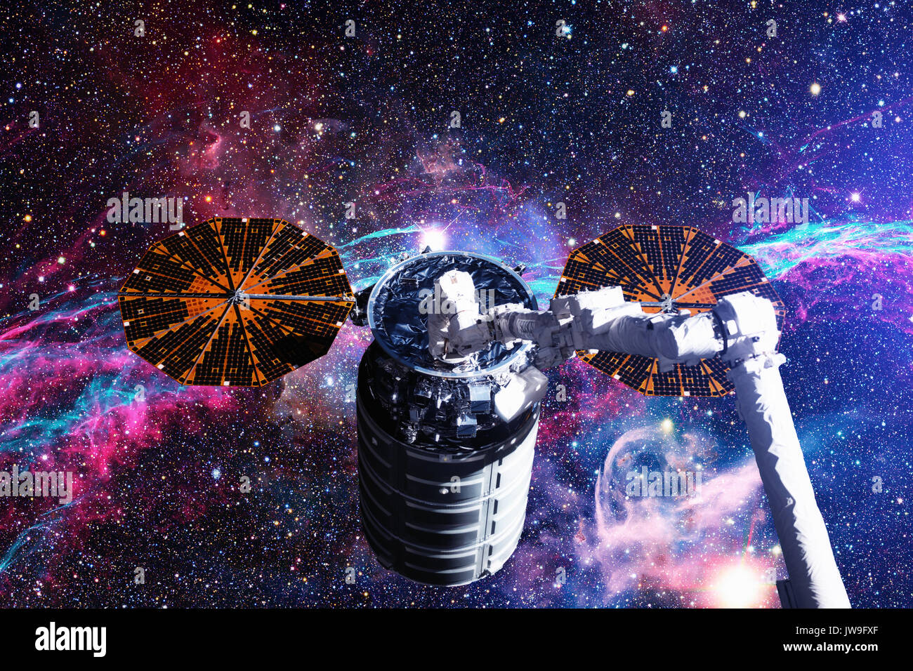 Vaisseaux Cargo - Le véhicule de transfert automatique sur galaxie spirale. Éléments de cette image fournie par la NASA. Banque D'Images