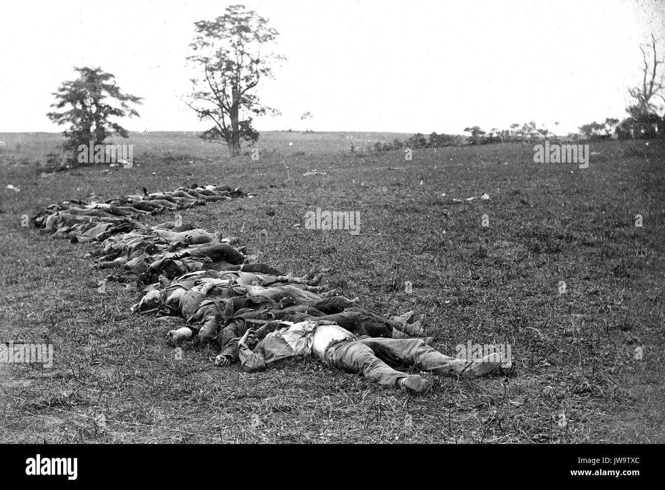 Bataille d'Antietam 17 septembre 1862. Confederate dead en attente de l'inhumation. Photo : Alexander Gardner Banque D'Images