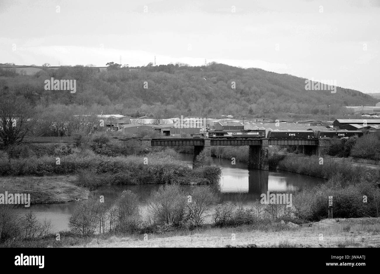 '66134' traverse la rivière Ely à Leckwith, Cardiff avec un train d'Aberthaw Power Station. Banque D'Images