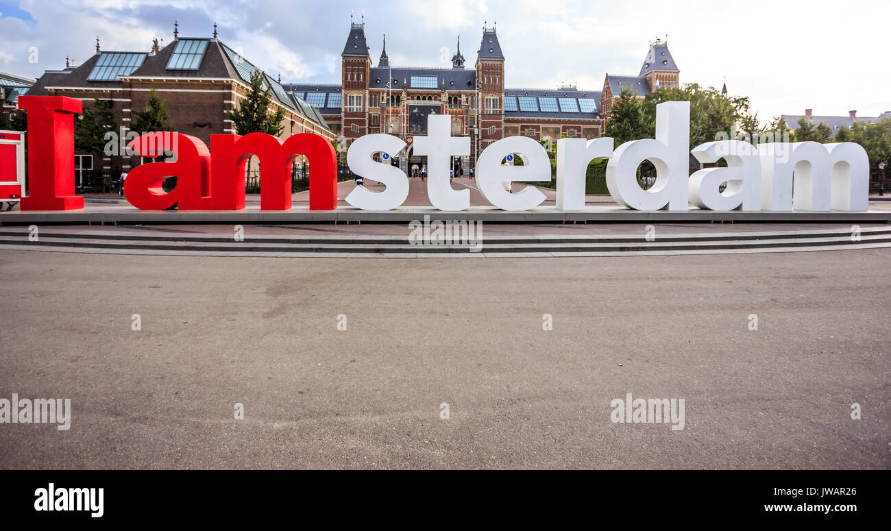 Amsterdam, Pays-Bas - 01 septembre 2016 : Les mots 'Je' en face d'amsterdam le Rijksmuseum (Musée national des Pays-Bas) avec l'espace ci-dessous. Banque D'Images