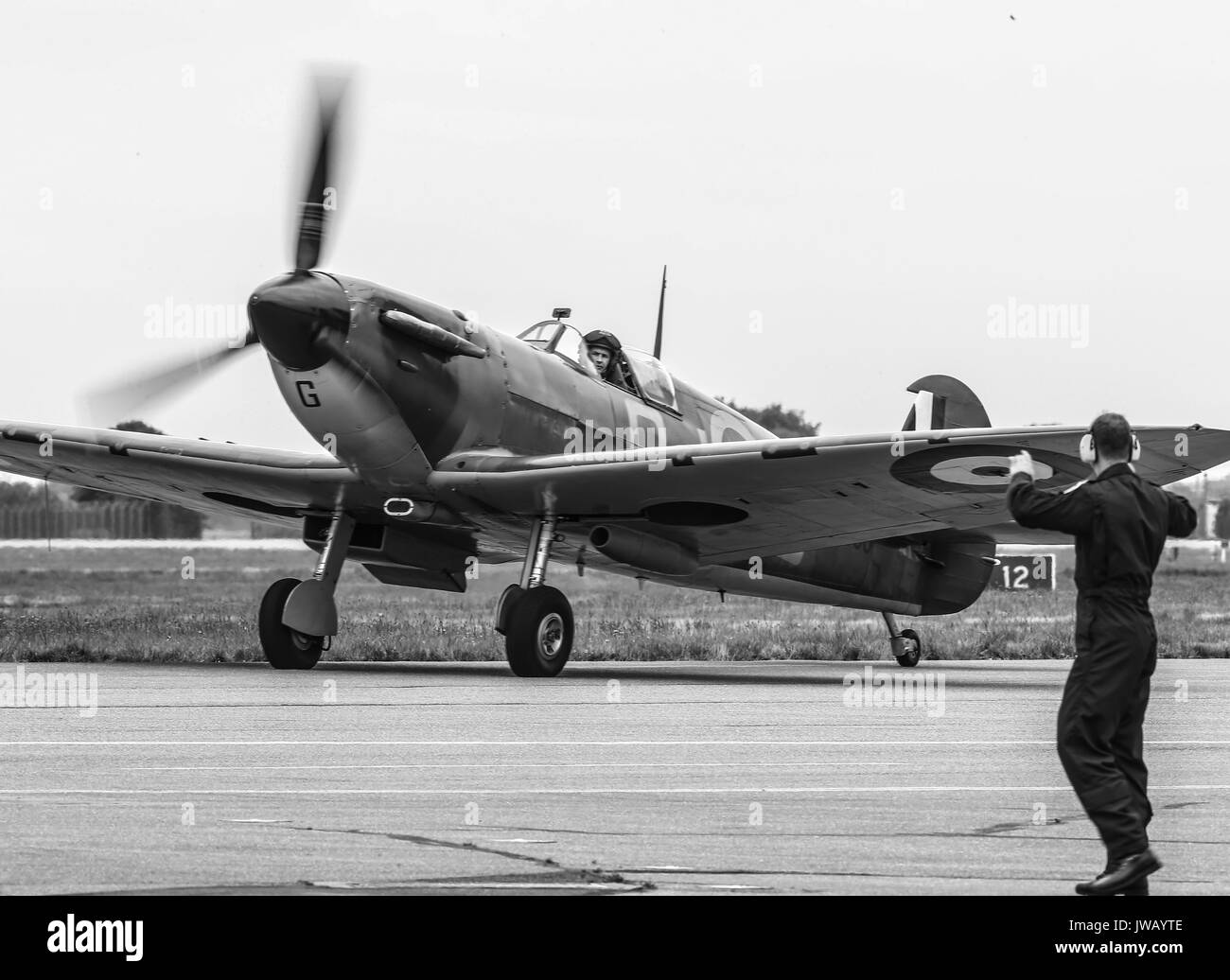 La Battle of Britain Memorial Flight. Ils célèbrent leur 60e anniversaire cette année et effectué un survol à la base d'attache, RAF Coningsby, pour les anciens combattants et le Prince William. En vedette : Battle of Britain Memorial Flight Où : Coningsby, Royaume-Uni Quand : 11 Jul 2017 Crédit : John Rainford/WENN.com Banque D'Images