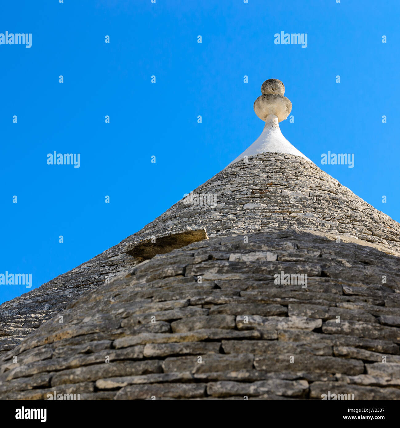 Détail de la toiture d'un trullo typique d'Alberobello (Italie). Format carré. Banque D'Images