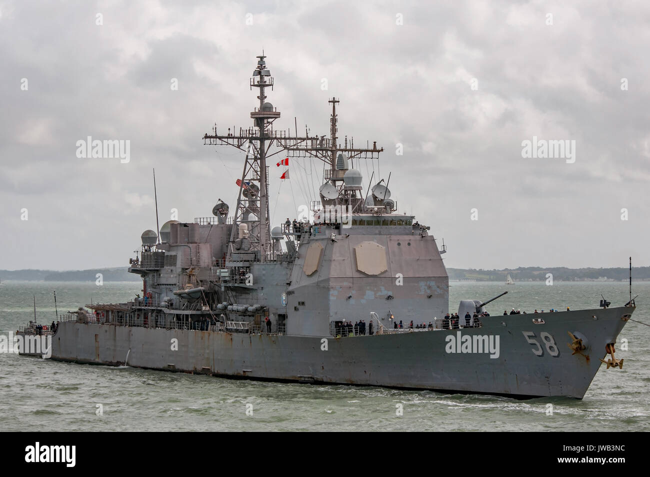 Mer des Philippines (USS Ticonderoga Classe) Cruiser arrivant à Portsmouth, Royaume-Uni pour une visite de l'US Navy sur 27/7/17. Banque D'Images