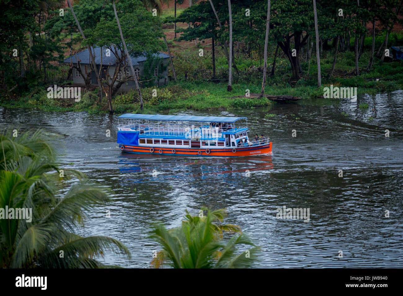 Kumarakom Backwaters du Kerala, en Inde - Juillet 2017 : Allappey ou Alappuzha dans le Kerala est connu pour péniche croisières le long de la Kerala backwaters rustique Banque D'Images