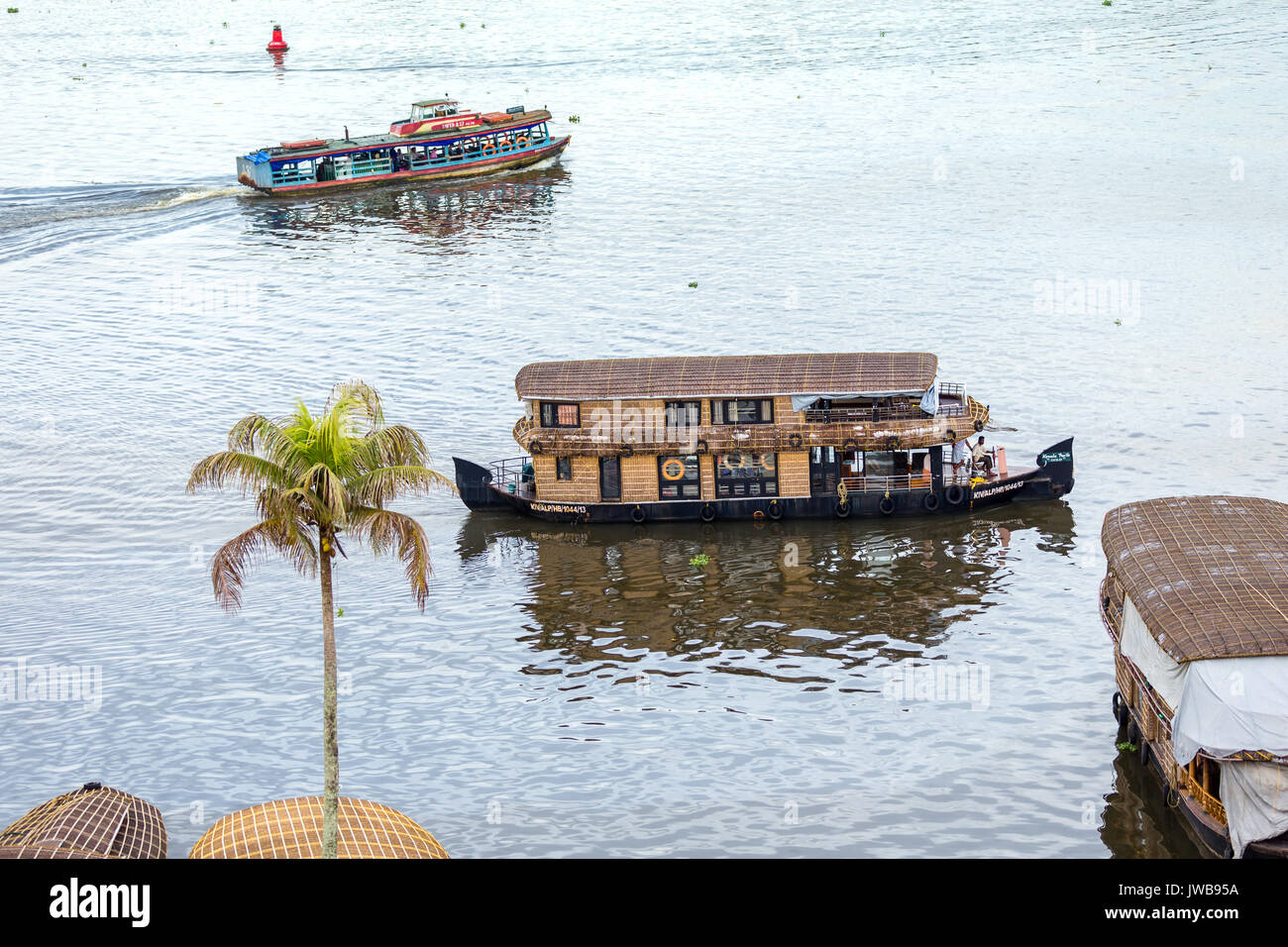 Kumarakom Backwaters du Kerala, en Inde - Juillet 2017 : Allappey ou Alappuzha dans le Kerala est connu pour péniche croisières le long de la Kerala backwaters rustique Banque D'Images