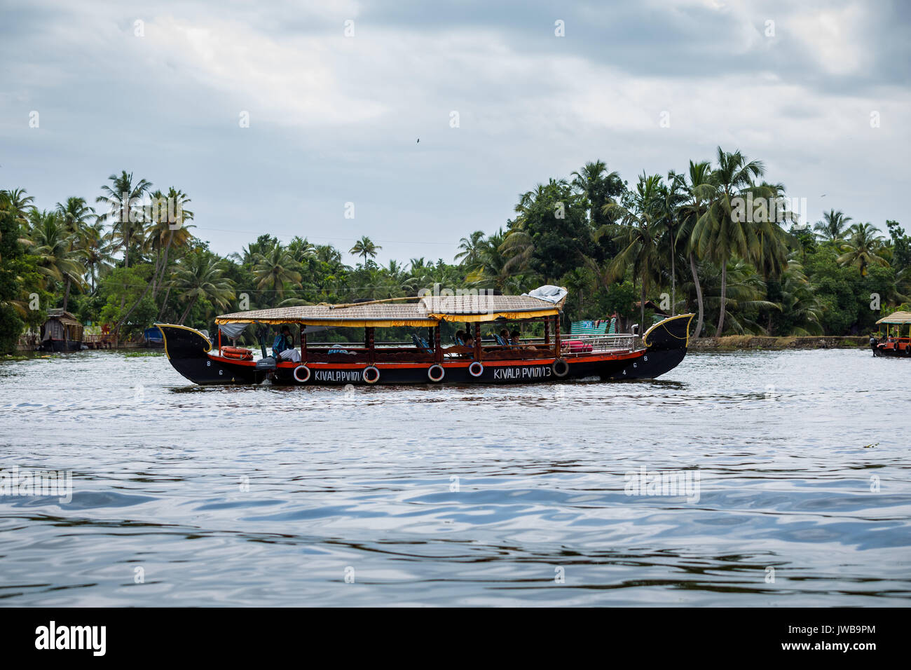 Kumarakom Backwaters du Kerala, en Inde - Juillet 2017 : Allappey ou Alappuzha dans le Kerala est connu pour péniche croisières le long de la Kerala backwaters rustique Banque D'Images