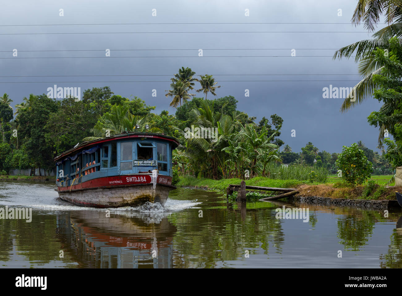 Kumarakom Backwaters du Kerala, en Inde - Juillet 2017 : Allappey ou Alappuzha dans le Kerala est connu pour péniche croisières le long de la Kerala backwaters rustique Banque D'Images