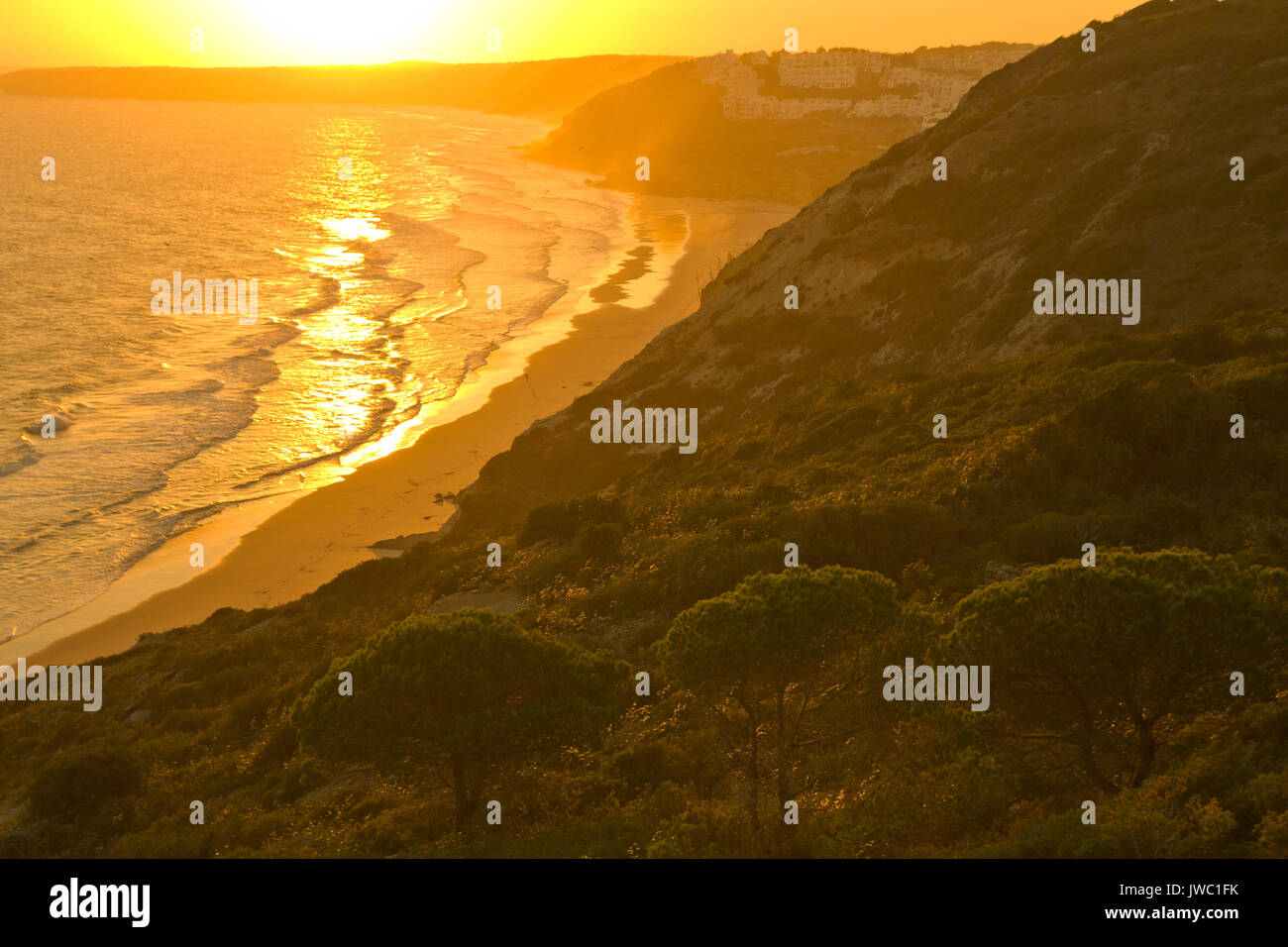 Lumière dorée au Praia da salema Banque D'Images