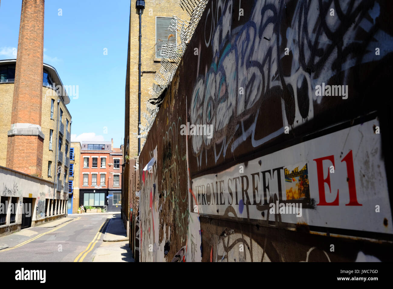 Des graffitis sur les murs de la rue Jerome dans l'East End londonien Banque D'Images