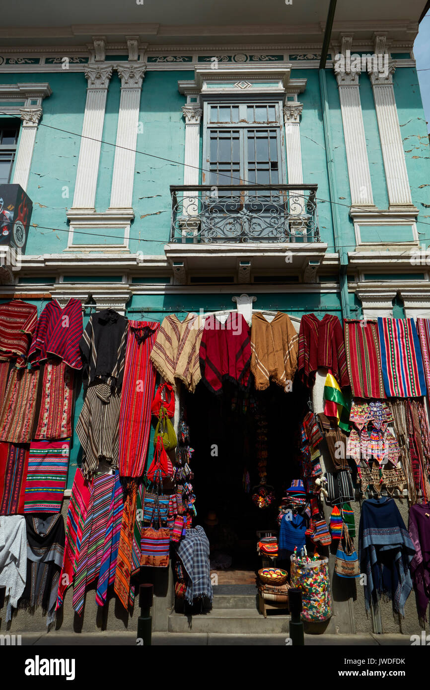 Magasin de vente d'artisanat bolivien, Marché des sorcières, La Paz, Bolivie, Amérique du Sud Banque D'Images