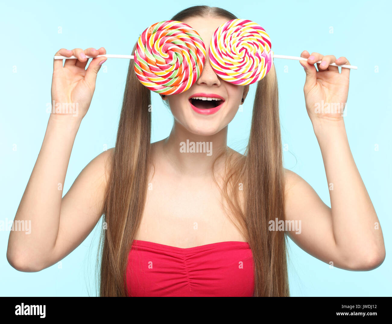 Closeup portrait of young woman with beautifull lunettes sugarplum Banque D'Images