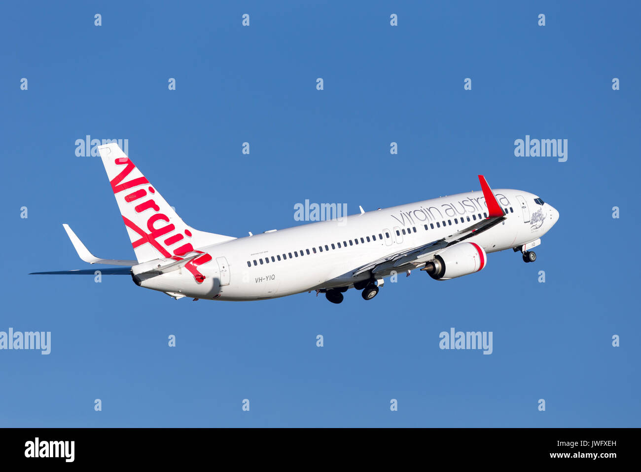 Virgin Australia Airlines Boeing 737-800 décollant de l'aéroport de Sydney. Banque D'Images