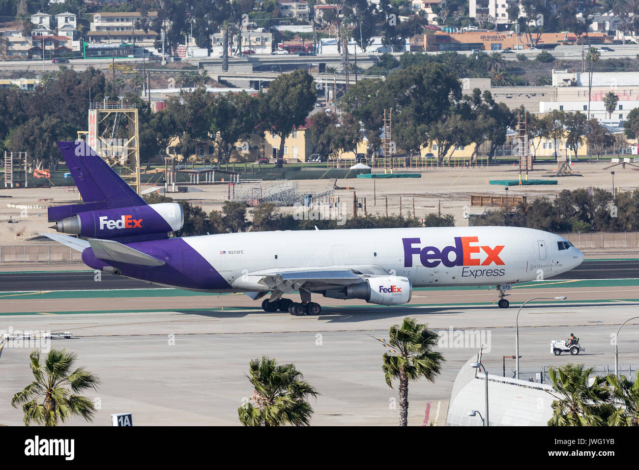 Federal Express (FedEx) McDonnell Douglas MD-10-10F N373FE arrivant à l'Aéroport International de San Diego. Banque D'Images