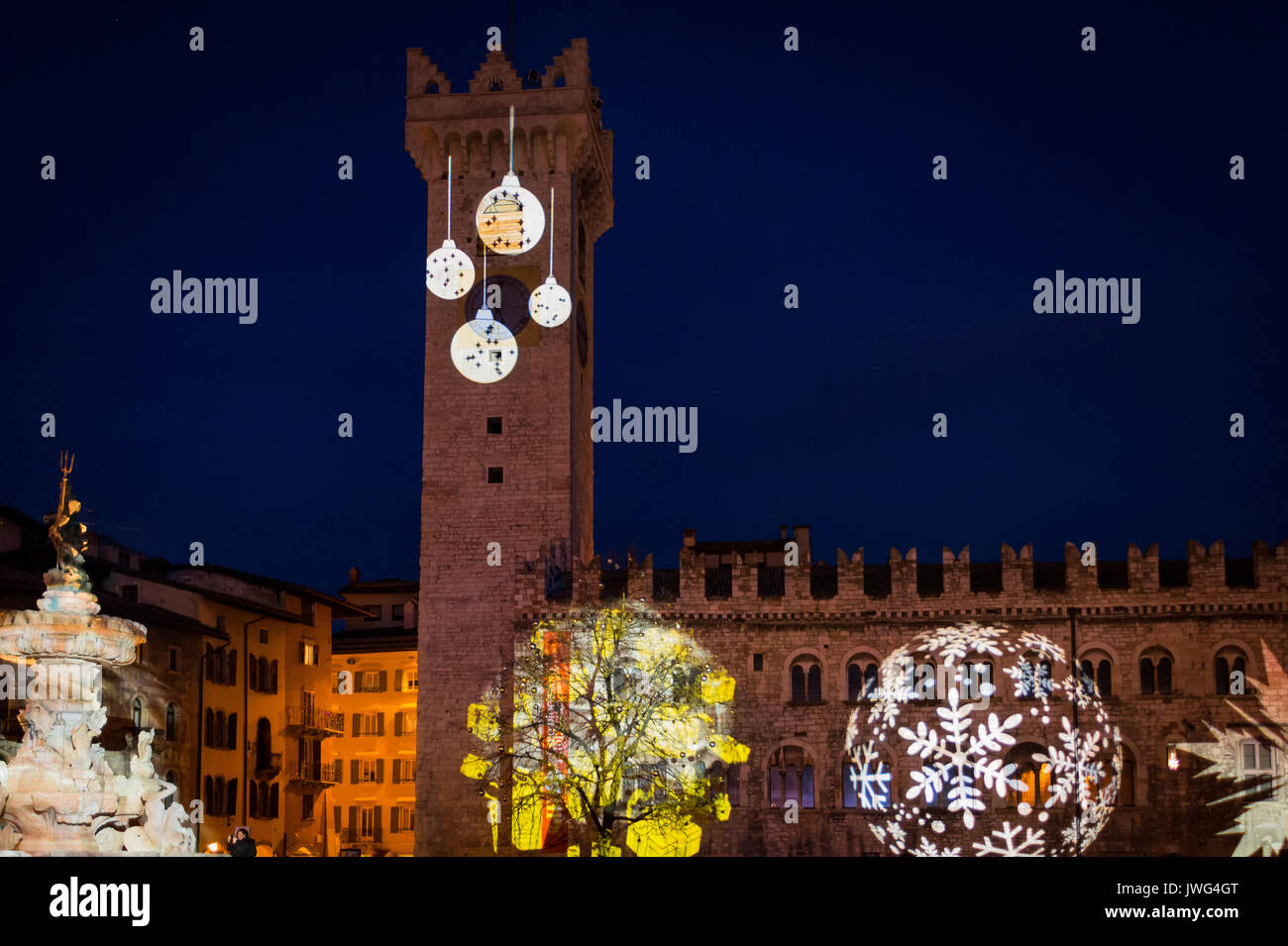 Noël dans trente, une charmante vieille ville avec les lumières de Noël. Trento, Italie - Trentin-Haut-Adige - Tyrol du Sud, Italie Banque D'Images