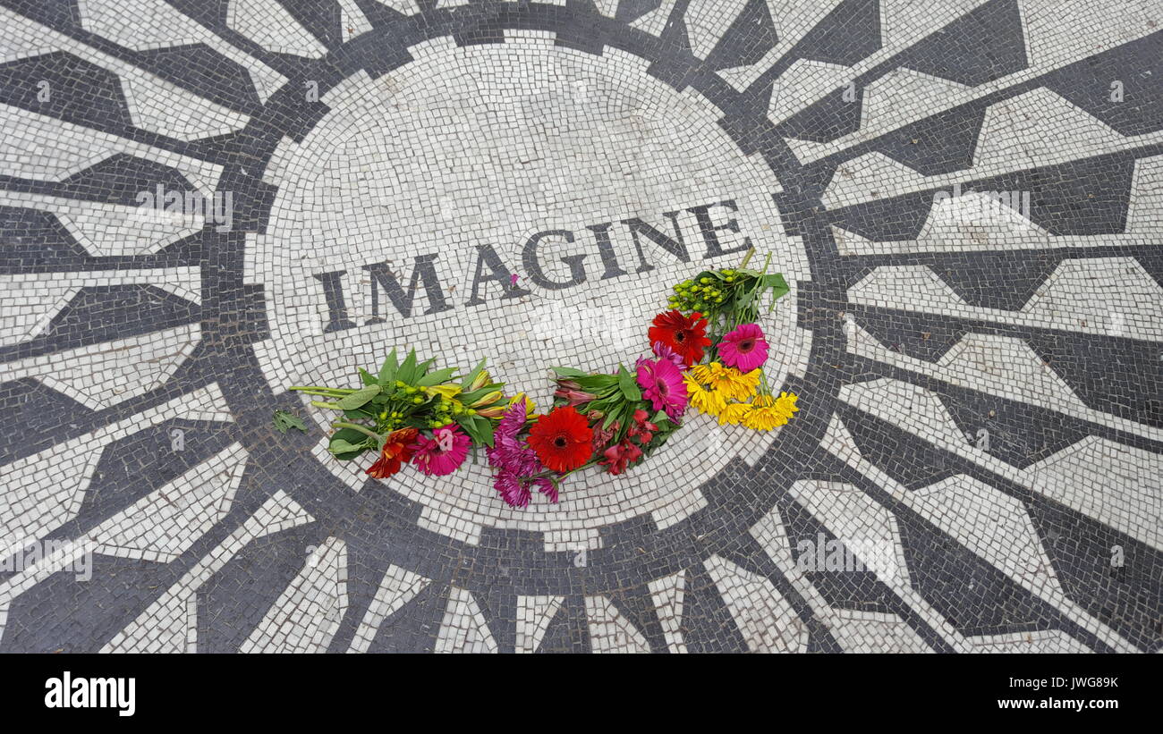 New York, États-Unis d'Amérique- le 21 mai 2017 : Le Mémorial de John Lennon Imagine Strawberry Fields, Central Park Banque D'Images