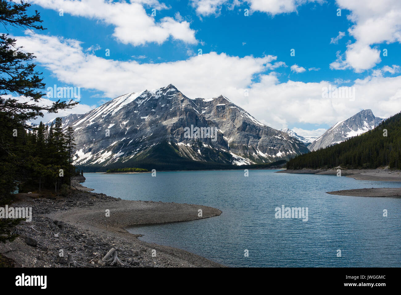 Mont Lyautey et le Mont Putnik avec Lac Kananaskis supérieur dans les Rocheuses canadiennes Alberta Canada Banque D'Images