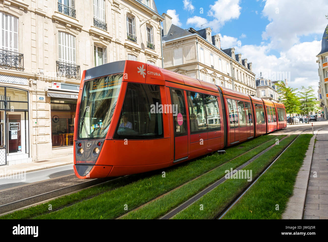 Reims, France, tramway public sur les voies de la rue, quartiers, Side, dépenses publiques en France Banque D'Images