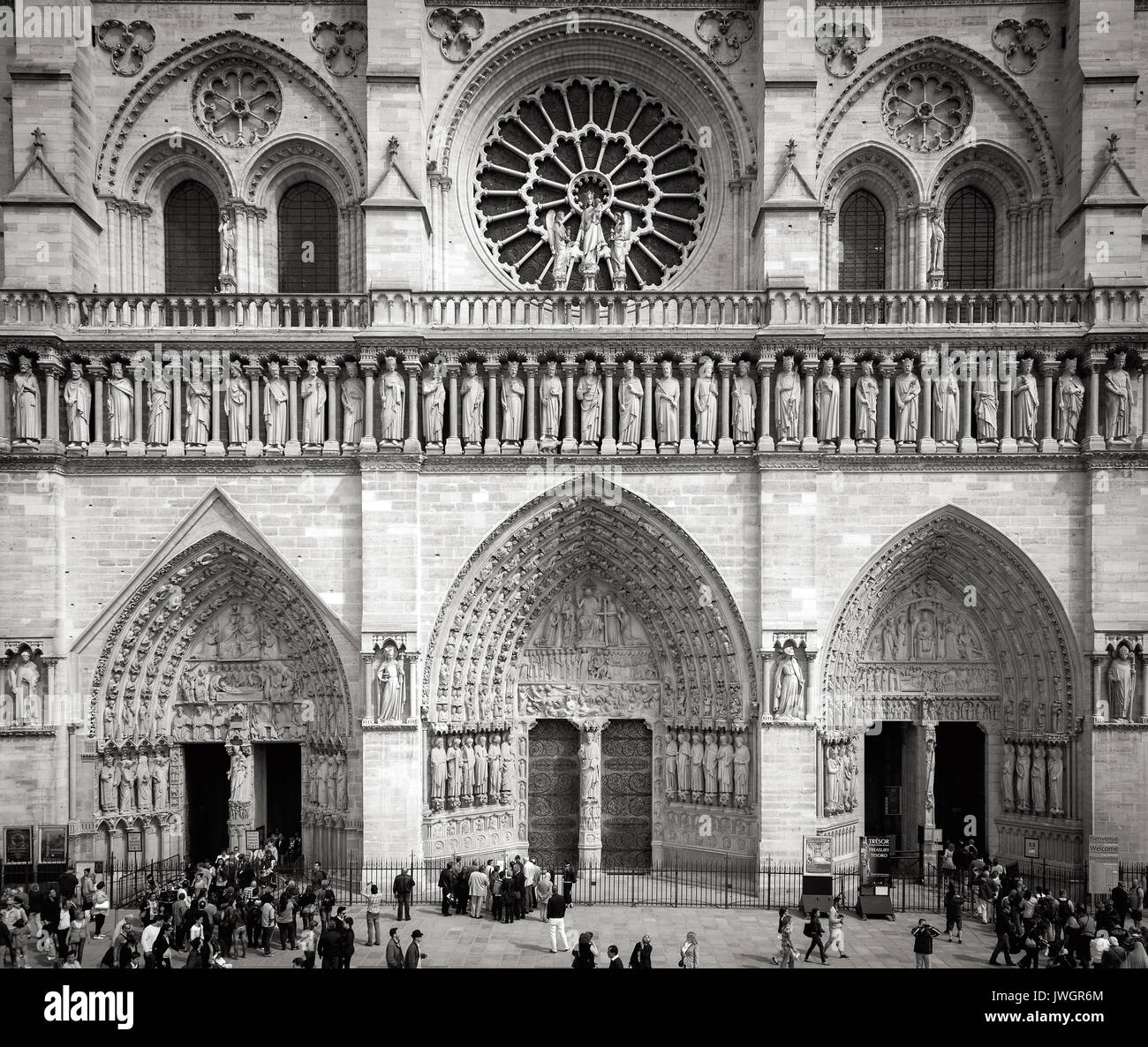 Façade de Cathédrale Notre Dame, Paris France Banque D'Images